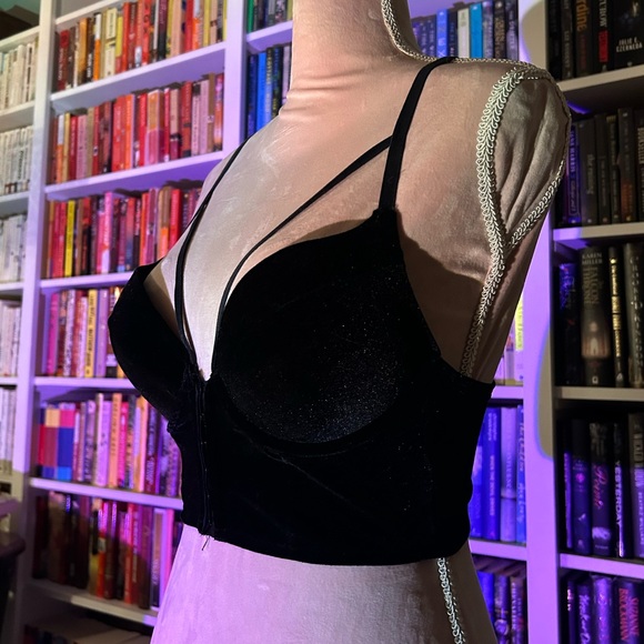 Velvet double strapped black push-up bra, clips in the front - Picture 2 of 7